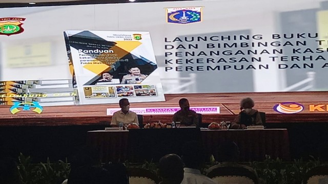 Peluncuran buku Panduan SOP Penanganan Kasus Perempuan dan Anak di Mapolda Metro Jaya, Selasa (15/2/2022).
 Foto: Dok. Istimewa