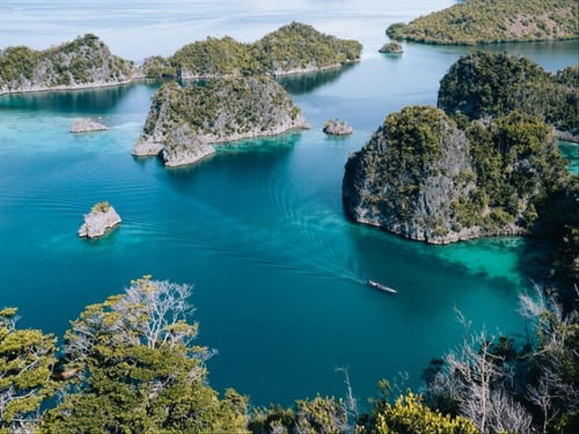 Pesona Pantai Kasap Raja Ampat Pacitan, Foto: Unsplash/Ryan Chondro