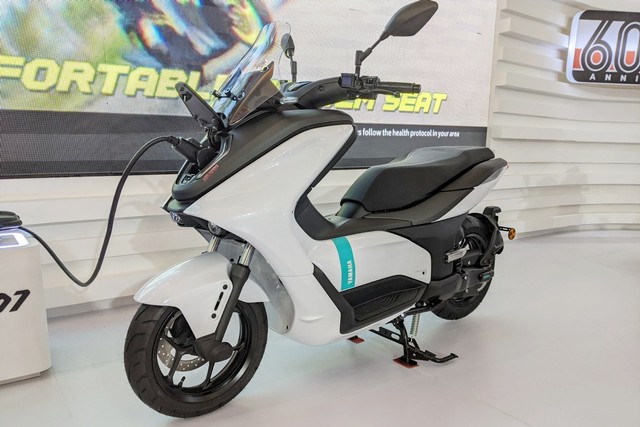 Skuter listrik Yamaha E01 yang melantai di Indonesia International Motor Show (IIMS) 2022 (31/3). Foto: Sena Pratama/kumparan