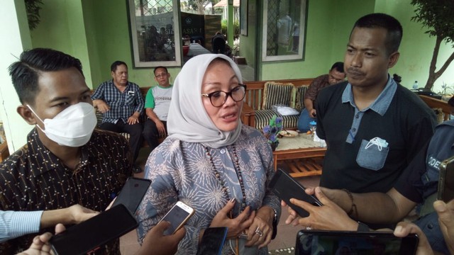 Wakil Wali Kota Cirebon Eti Herawati (tengah).(Juan)