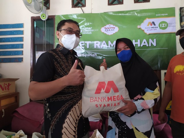 720 Paket Ramadhan untuk Mustahik Kolaborasi Bank Mega Syariah dan IZI (274845)