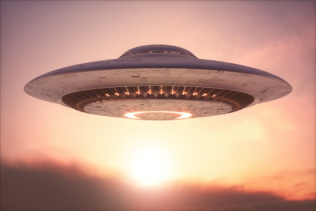 Benda Misterius Diduga UFO Muncul di Langit, Bercahaya Putih (28380)