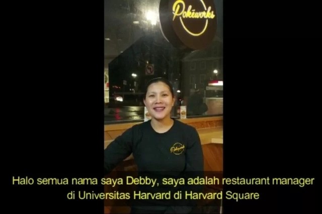 Tangkapan layar Debby, wanita asal Indonesia yang jadi manajer di restoran Pokeworks, Harvard University. Foto: ANTARA/HO