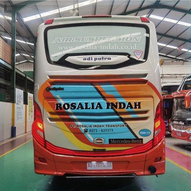 Bus Baru PO Rosalia Indah Berbodi MHD yang Mirip Double Decker. Foto: Dok. Karoseri Adi Putro