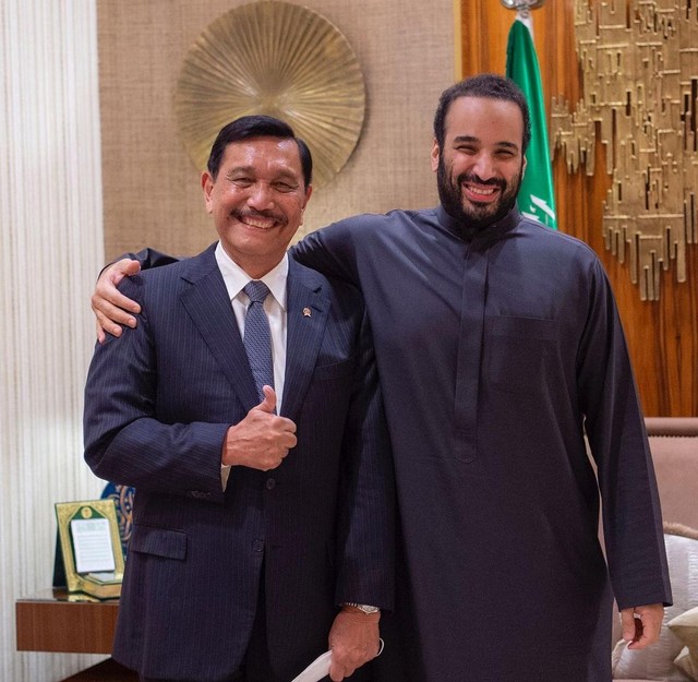 Menko Marves Luhut B Pandjaitan dengan Pangeran Mohammed bin Salman. Foto: @luhut.pandjaitan