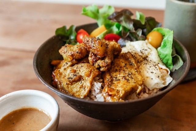 Ilustrasi makanan penambah berat badan. Foto: Freepik