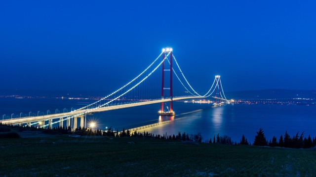 Jembatan Gantung Terpanjang di Dunia Dibuka, Sambungkan Eropa dan Asia (1)