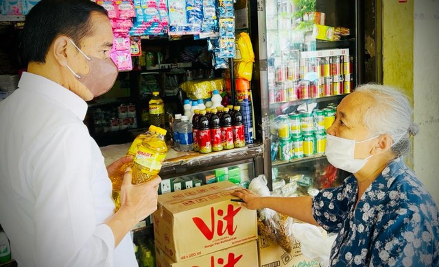 Jokowi Klaim Pasokan Melimpah, Pedagang Pasar Sebut Minyak Goreng Masih Susah (34788)