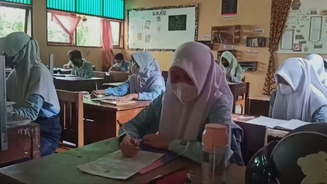 Ilustrasi: Pembelajaran tatam muka di salah satu sekolah di Kabupaten Blora. (foto: dok istimewa)