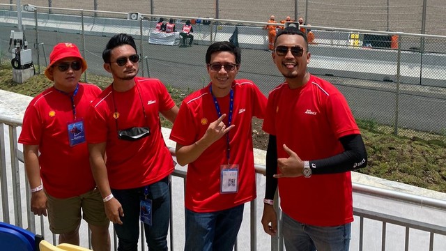 Para pemenang undian Grand Prize MotoGP Mandalika dari Shell Indonesia. Foto: dok. Shell Indonesia