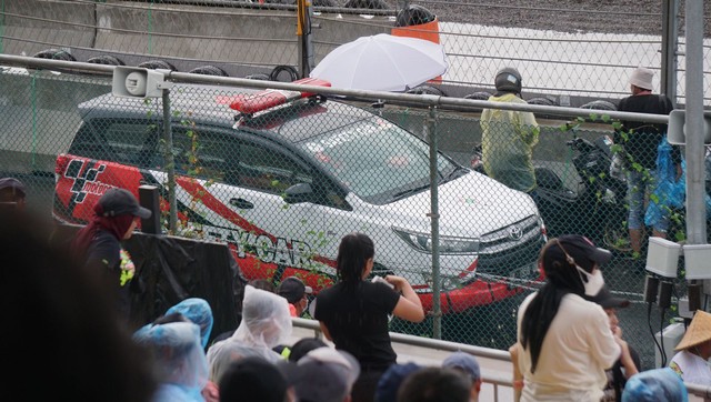 Toyota Kijang Innova jadi Safety Car di MotoGP Mandalika. Foto: Gesit Prayogi/kumparan