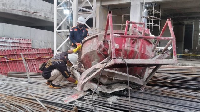 Lokasi 2 pekerja tewas tertimpa crane baket seberat 2 ton di Tangerang. Foto: Dok. Istimewa