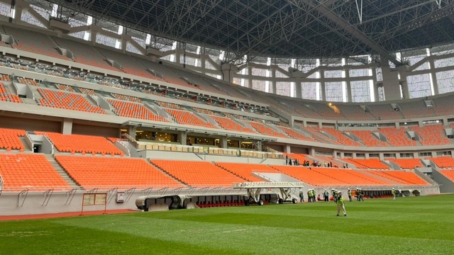 Jakarta International Stadium (JIS) Kamis (31/3/2022). Foto: Haya Syahira/kumparan