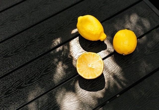 Begini Cara Menghilangkan Bau Ketiak Secara Alami Menggunakan Lemon (413821)