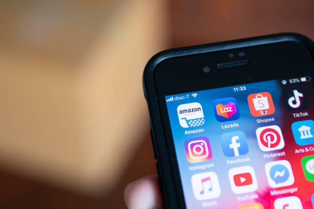 Ilustrasi aplikasi Shopee di ponsel. Foto: Pexels