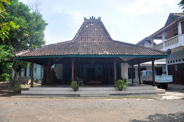 Ilustrasi artikel Mengenal Keunikan Joglo, Nama Rumah Adat Jawa Tengah. Sumber: kebudayaan.kemdikbud.go.id/Rumah Joglo Bapak Joyo Prawiro/Basuki