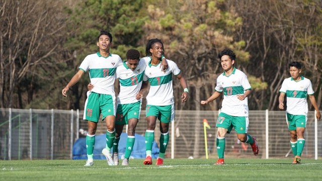Timnas U-19 merayakan gol di pertandingan persahabatan di Korea Selatan. Foto: PSSI