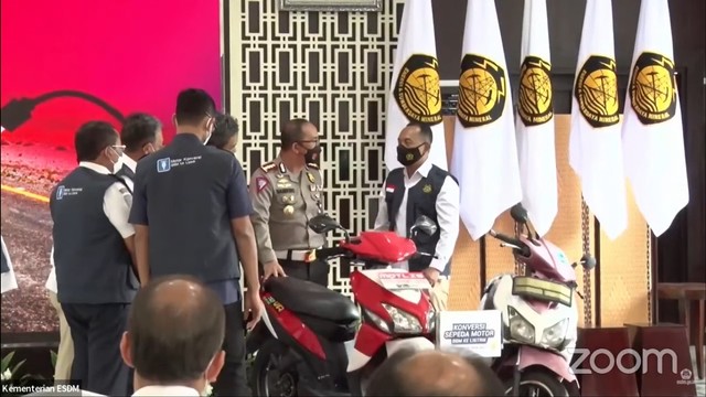 Program Konversi Sepeda Motor Penggerak BBM menjadi Motor Listrik di Jakarta, Kamis (17/3) yang diinisiasi Kementerian ESDM, menggandeng Kementerian Perhubungan dan Korlantas Polri. Foto: Istiimewa