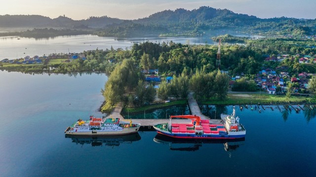 Pelabuhan Laut Sinabang, tempat bersandarnya kapal tol laut di Kabupaten Simeulue. Foto: Abdul Hadi/acehkini 