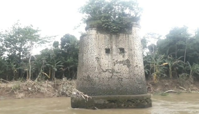 Pondasi Tiang Jembatan Kalikuto Lama. Sumber Foto : Dokumentasi Pribadi