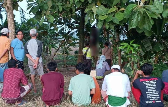 Hendak Dibangunkan Sahur, Anggota DPRD Bojonegoro Gantung Diri di Pohon Kluwek
