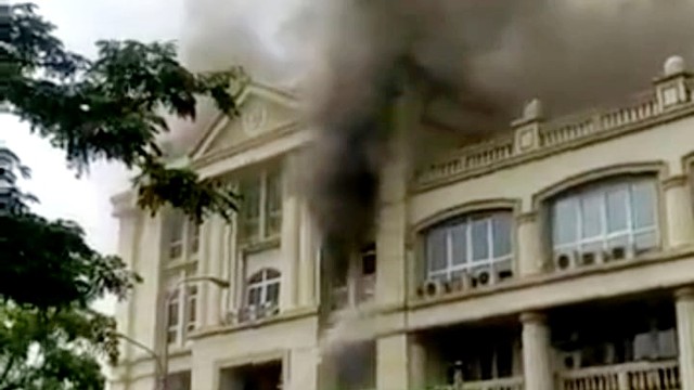 Apartemen Palazzo di Kemayoran terbakar, Selasa (19/4/2022). Foto: Dinas Gulkarmat DKI Jakarta
