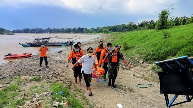 Mayat Perempuan Tanpa Identitas Ditemukan Mengapung Di Bengawan Solo Tuban Kumparan Com