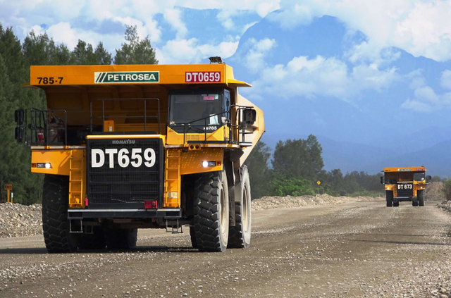 Petrosea telah menandatangani perjanjian jasa pertambangan dan rental peralatan, dengan PT Hardaya Mining Energy dan PT Central Cipta Murdaya. Foto: Dok Petrosea