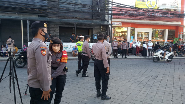 Peringatan 19 Tahun Bom Bali, Ratusan Orang Berkumpul di Ground Zero Kuta (61288)