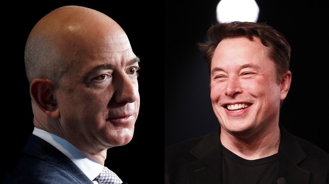 Dua orang terkaya di dunia, Jeff Bezos dan Elon Musk. Foto: Isaiah J. Downing/Reuters dan Frederic J. Brown/AFP