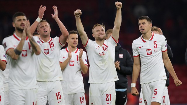 Pemain Polandia berselebrasi usai pertandingan Pra Piala Dunia 2022 melawan Albania di Arena Kombetare, Tirana, Albania Selasa (12/10). Foto: Florion Goga/REUTERS