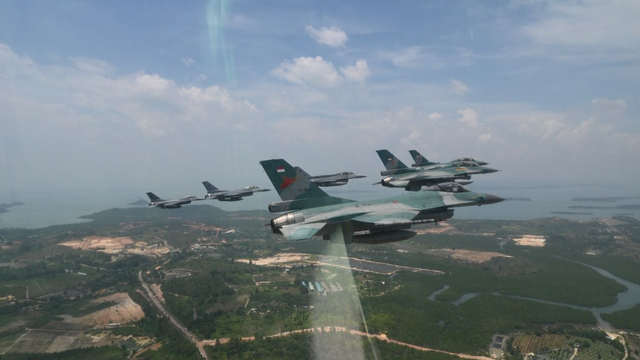 CAF RSAF dan TNI AU terlibat Pertemuan Udara di Pekanbaru. Foto: Dispenau
