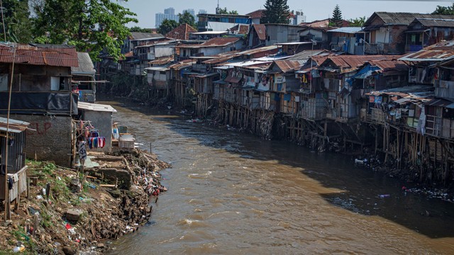 Suasana Sungai Ciliwung, Manggarai, Jakarta. Foto: Aditya Pradana Putra/ANTARA FOTO