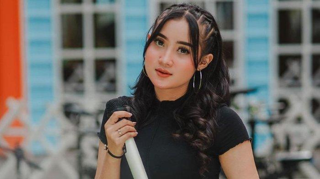 Yeni Inka, penyanyi dangdut asal Blora. Foto: Instagram @yeniinka.