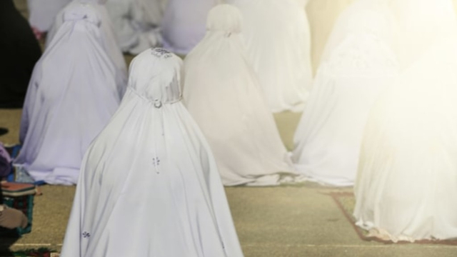 Ilustrasi salat sunah. Foto: Shutterstock