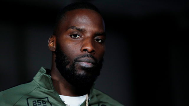 Juara tinju WBO kelas penjelajah, Lawrence Okolie. Foto: Andrew Couldridge/REUTERS