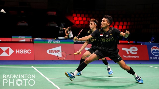 Ganda putra Indonesia Fajar Alfian dan Muhammad Rian Ardianto saat melawan Taiwan pada penyisihan grup A Thomas Cup 2020 di Ceres Arena, Aarhus, Denmark.
 Foto: Yohan Nonotte/Badmintonphoto/BWF