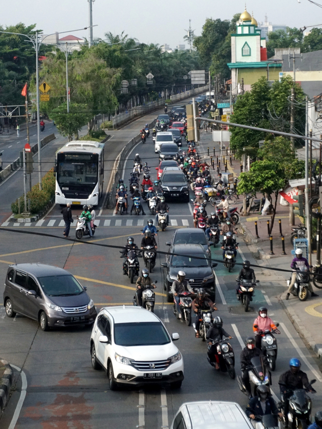Ilustrasi situasi jalanan di kawasan Warung Jati Barat, Jakarta Selatan, Kamis (14/10). Foto: Jamal Ramadhan/kumparan