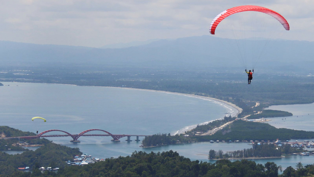 Tengok Keindahan Kota Jayapura dari Venue Paralayang PON Papua (52308)
