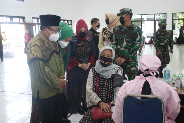 Peninjauan dan pelaksanaan vaksinasi COVID-19 massal berbasis kampus di Universitas Gajayana Malang. Foto: dok