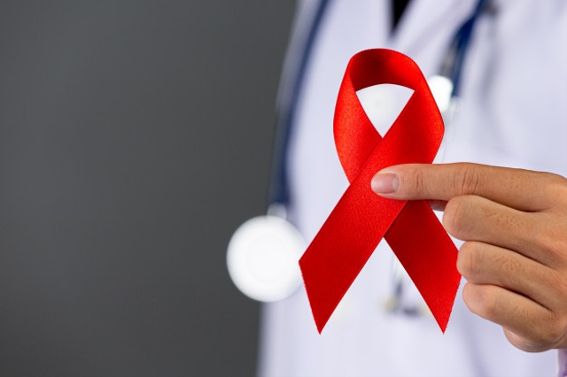 Untuk menunjukkan kepedulian terhadap pengidap penyakit AIDS, tanggal 1 Desember ditetapkan sebagai World AIDS Day. Sumber: Freepik.com