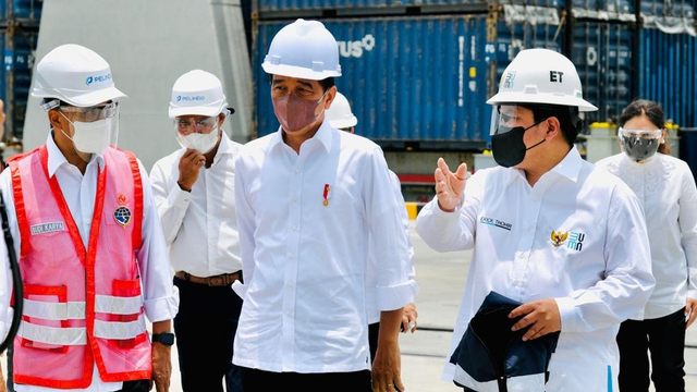 Presiden Joko Widodo resmikan Terminal Multipurpose Wae Kelambu di Pelabuhan Labuan Bajo, Kabupaten Manggarai Barat, Nusa Tenggara Timur (NTT), Kamis (14/10). Foto: Laily Rachev/Biro Pers Sekretariat Presiden