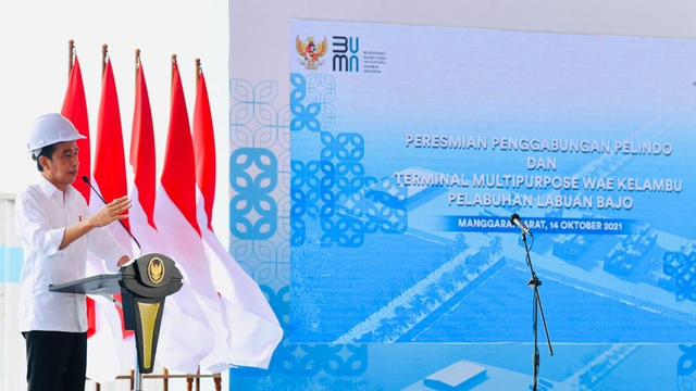 Presiden Joko Widodo resmikan Terminal Multipurpose Wae Kelambu di Pelabuhan Labuan Bajo, Kabupaten Manggarai Barat, Nusa Tenggara Timur (NTT), Kamis (14/10). Foto: Laily Rachev/Biro Pers Sekretariat Presiden