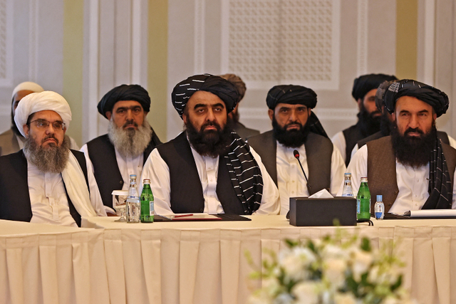 Delegasi Taliban bertemu dengan delegasi AS dan Eropa di Doha, Qatar.  Foto: KARIM JAAFAR / AFP
