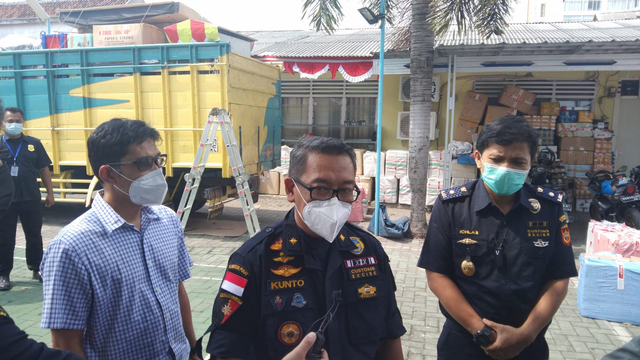 Modus Pindahan, Truk Berisi Ribuan Rokok Ilegal Diamankan Bea Cukai Sumbagbar (3)