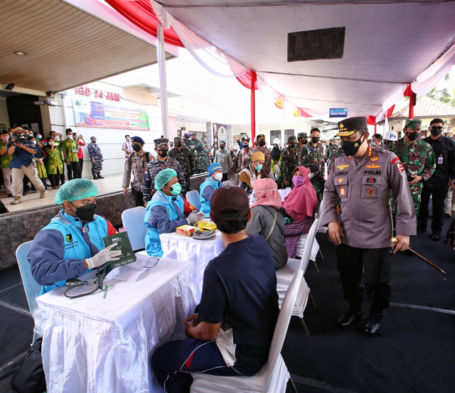 Gandeng PCNU Banyuwangi, Kapolri Kejar Target Vaksinasi Presiden Jokowi