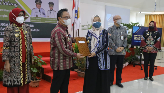 Pemerintah Provinsi Lampung menerima penghargaan kinerja dari BKN RI, Kamis (14/10) | Foto : Adpim Pemprov Lampung