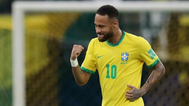 Pemain Brasil Neymar melakukan selebrasi usai membobol gawang Uruguay di Arena da Amazonia, Manaus, Brasil. Foto: Ricardo Moraes/Reuters