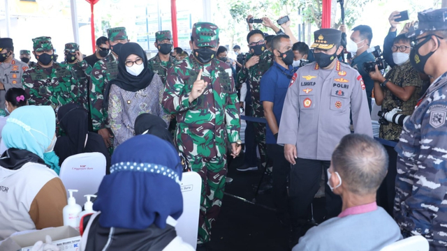 Panglima TNI: COVID-19 Sudah Turun, Kita Patut Bersyukur tapi Tetap Waspada (53377)
