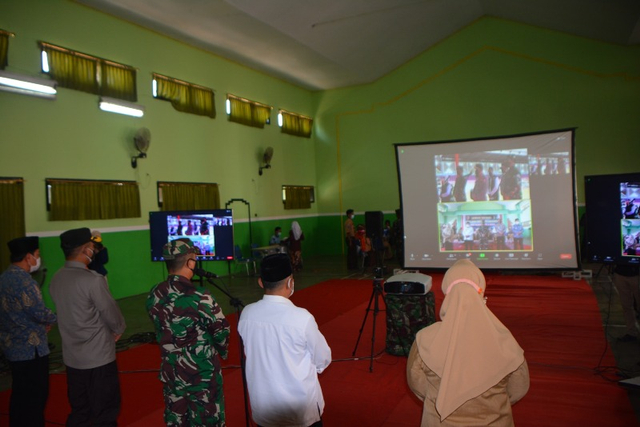 Vaksinasi SMPN 1 Situbondo Ditinjau Secara Virtual oleh Panglima TNI dan Kapolri